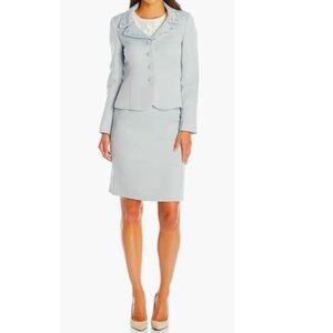 Tahari 2 pcs Skirt Suit Grayish blue with beaded Collar Women’s size 10